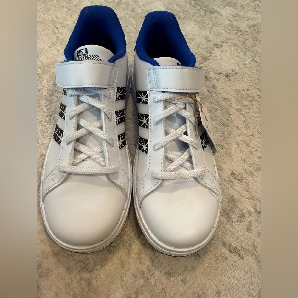 Kids’ white marvel’s spider-man grand court sneakers